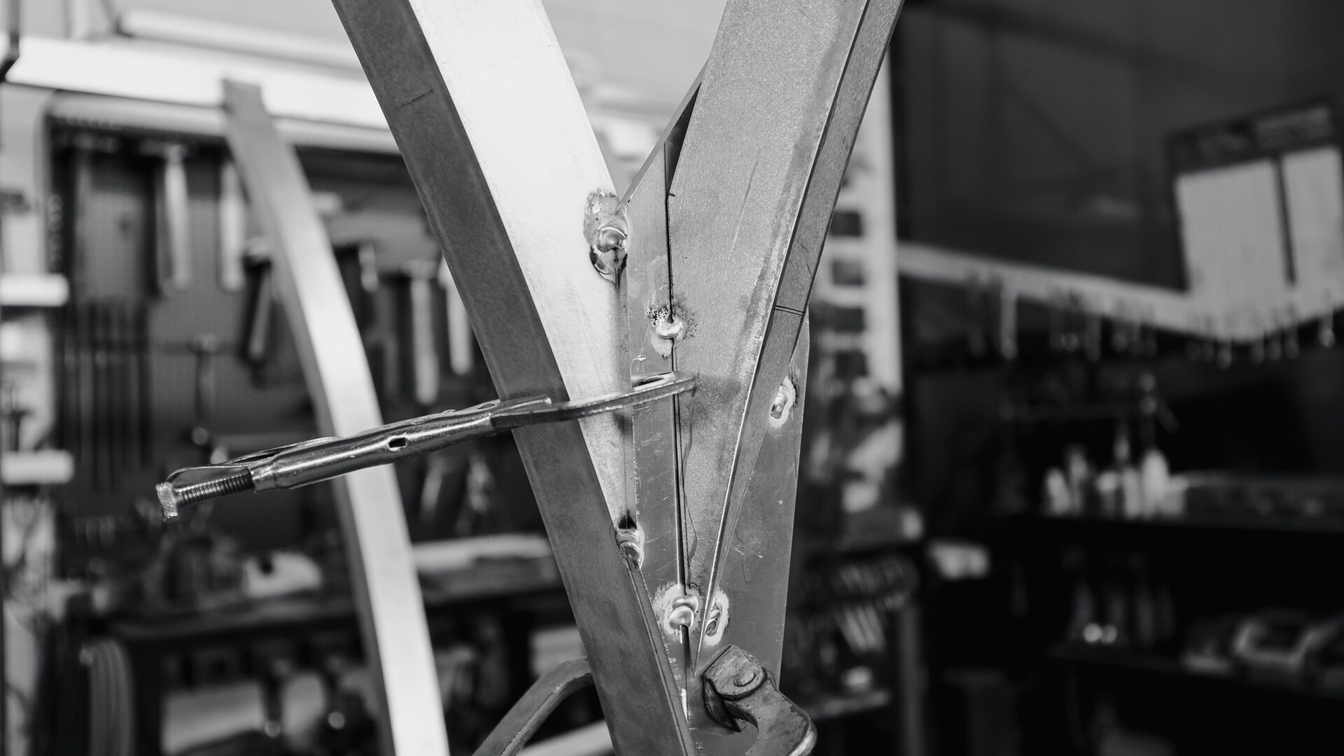 PETAL-TUNNEL-_03_BTS PETAL TUNNEL AT PITTSBURGH INTERNATIONAL AIPORT